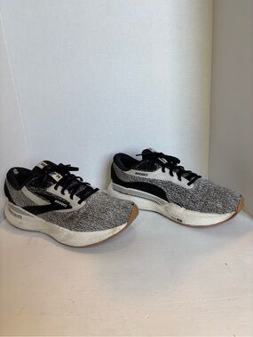 Brooks Adrenaline GTS 24 running shoes size M12